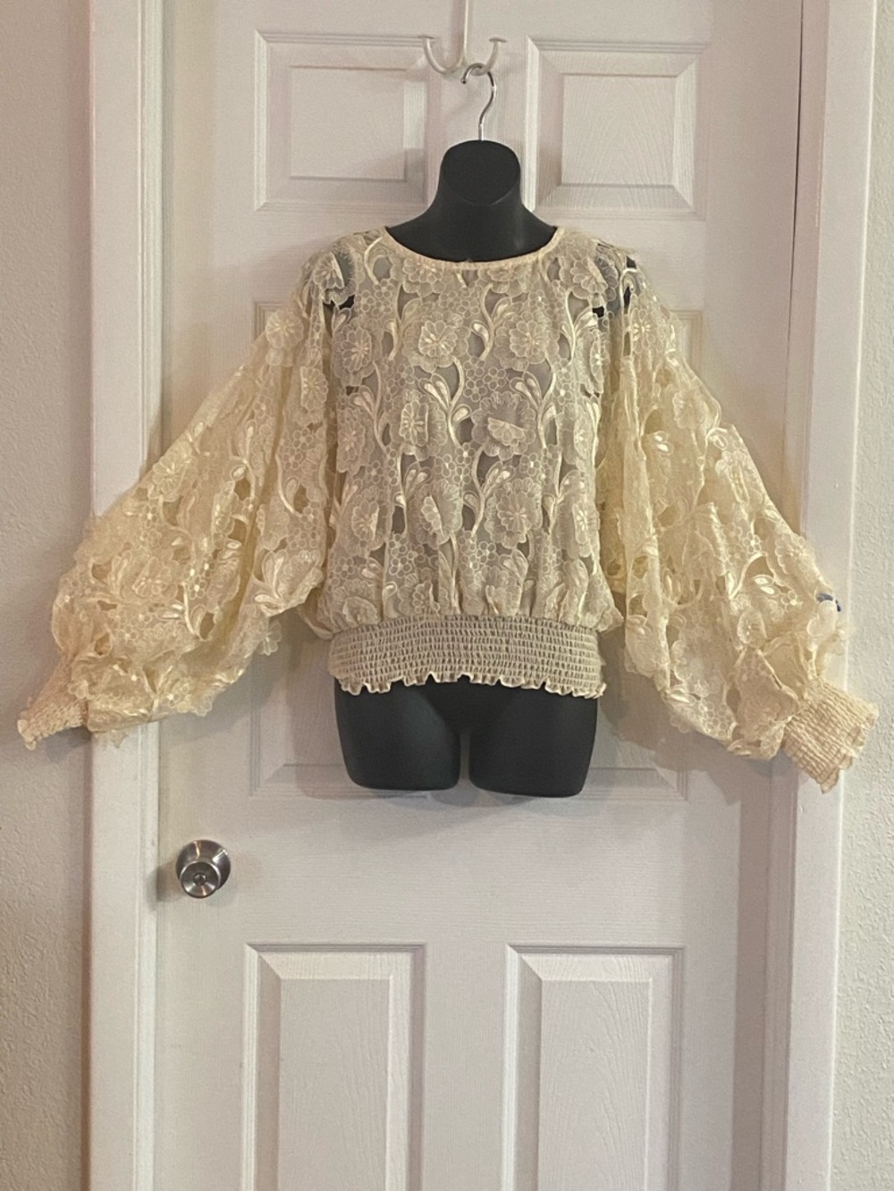 Lace Medium Balloon Sleeve Top in Cream appliqué floral Vintage